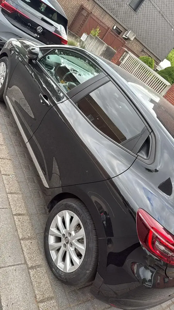 Gebraucht Renault Clio V 67 PS (49 kW) 2021 Schwarz Limousine
