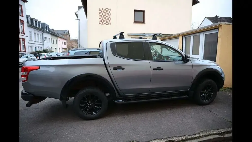Gebraucht Mitsubishi L200 181 PS (133 kW) 2018 Silber Pickup