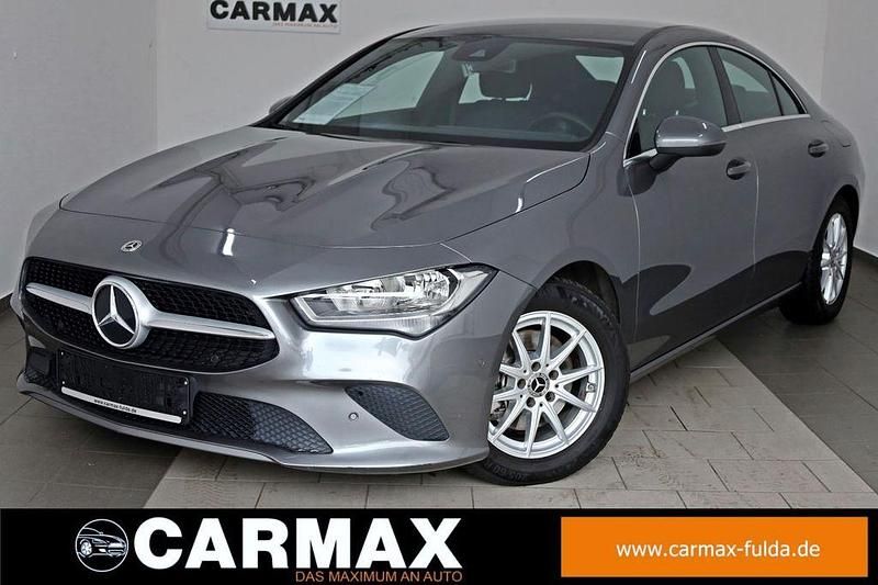 Mountaingrau met. Gebraucht 2022 Mercedes CLA200 Coupé | 27.800 € (Fairer Preis) - Bild 1/4