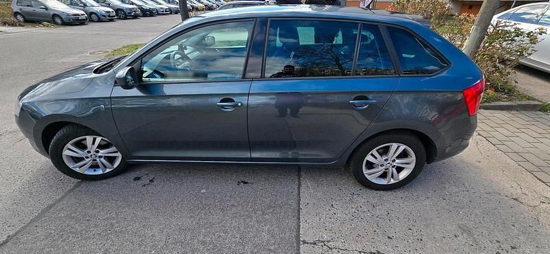 Gebraucht Skoda Rapid 105 PS (77 kW) 2014 Andere farben Kleinwagen