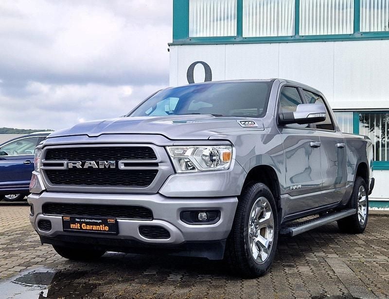 Silber Gebraucht 2023 Dodge Ram Abholung | 42.990 € (Fairer Preis) - Bild 1/4