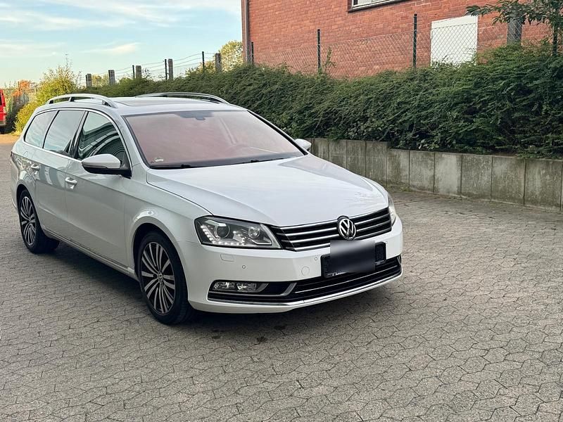 Weiß Gebraucht 2011 VW Passat Kombi | 6.899 € (Superpreis) - Bild 1/4