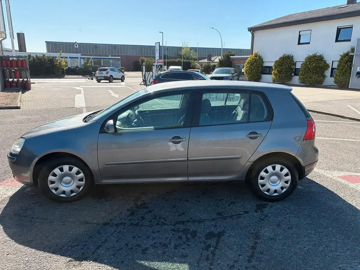 Gebraucht VW Golf V 75 PS (55 kW) 2005 Grau Kleinwagen