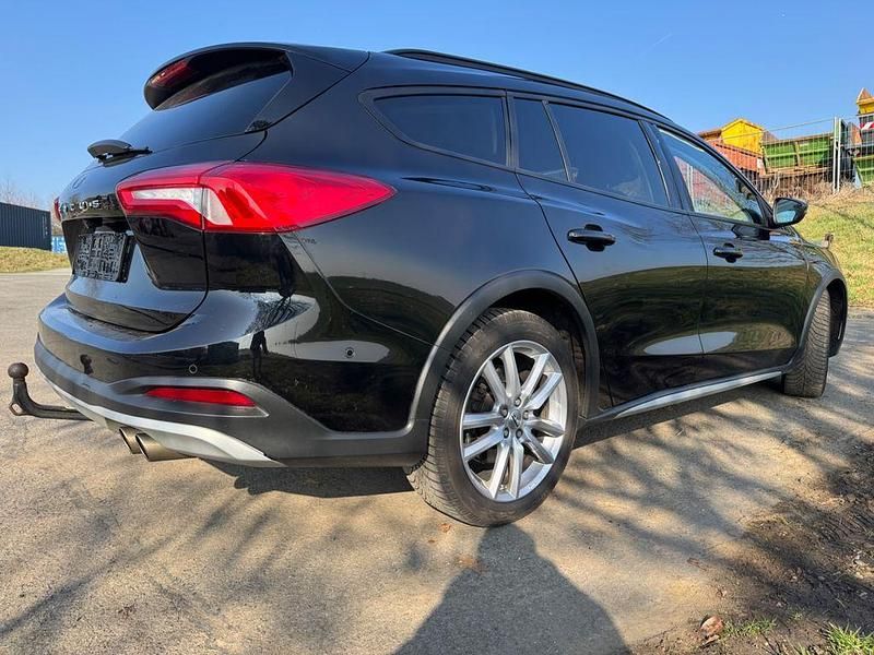 Gebraucht Ford Focus Active 120 PS (88 kW) 2020 Schwarz Limousine