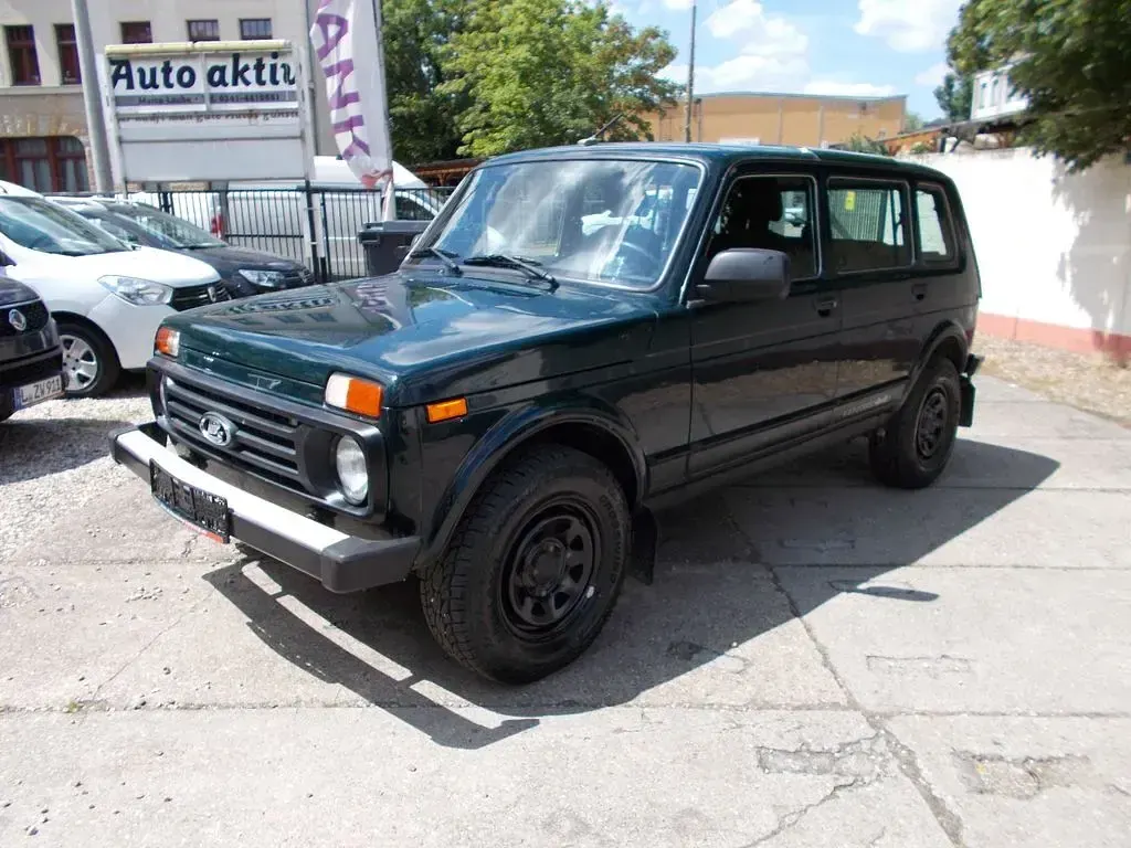 Gebraucht Lada Taiga 83 PS (61 kW) 2020 Grün SUV