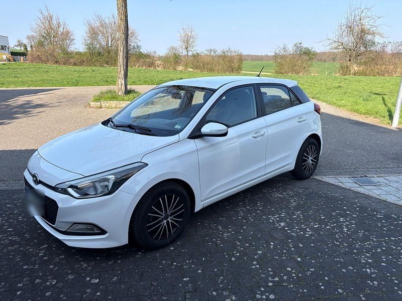 Gebraucht Hyundai i20 GO! 75 PS (55 kW) 2016 Weiß Kleinwagen