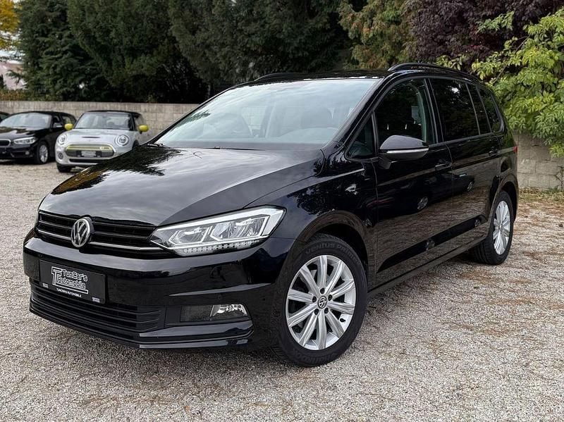 Schwarz Gebraucht 2018 VW Touran Highline Van / Kleinbus | 17.999 € (Guter Preis) - Bild 1/4