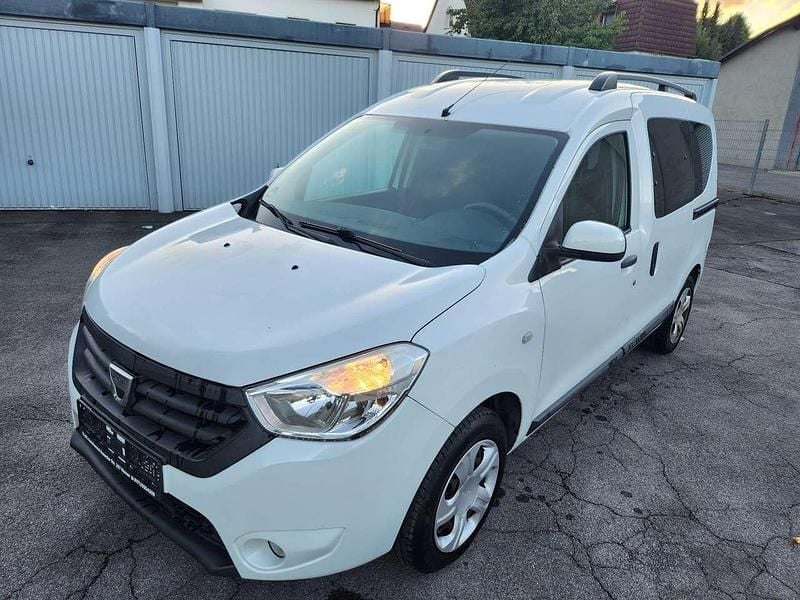 Weiß Gebraucht 2014 Dacia Dokker Lauréate Van | 5.999 € (Fairer Preis) - Bild 1/4
