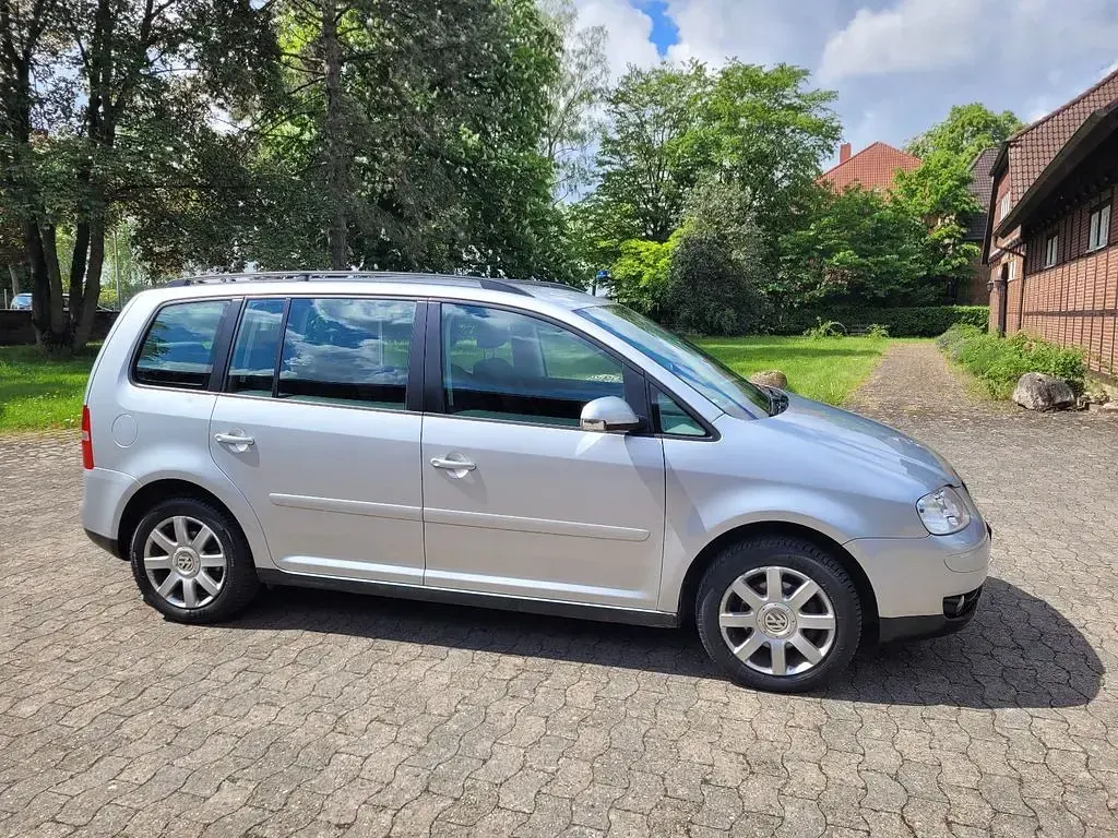 Gebraucht VW Touran Trendline 140 PS (102 kW) 2006 Reflexsilber metallic Van / Kleinbus