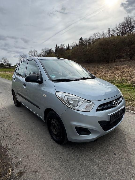 Gebraucht Hyundai i10 Edition 69 PS (50 kW) 2013 Blau Kleinwagen