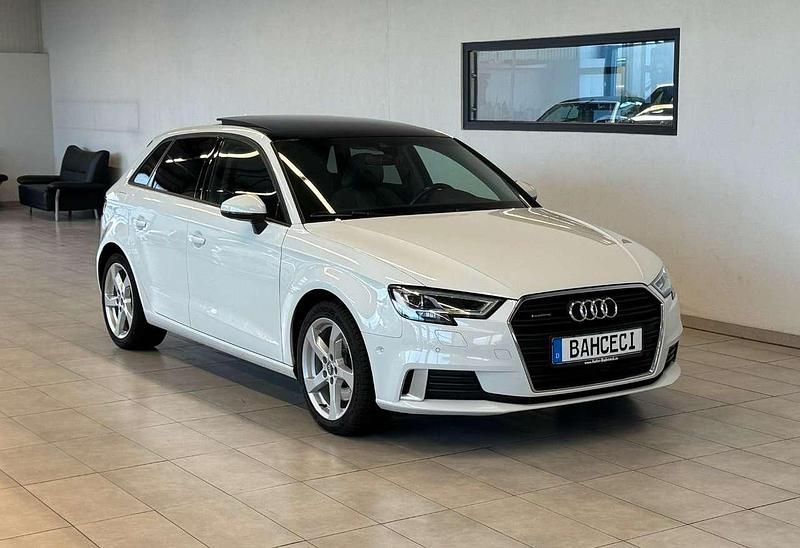 Weiß Gebraucht 2016 Audi A3 Ambiente Limousine | 16.900 € (Guter Preis) - Bild 1/3