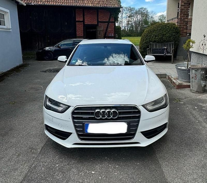 Gebraucht Audi A4 Sport 177 PS (130 kW) 2013 Weiß Limousine