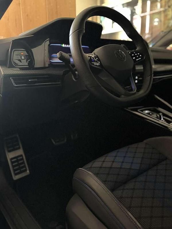 Gebraucht VW Golf VIII R 320 PS (235 kW) 2024 Limousine