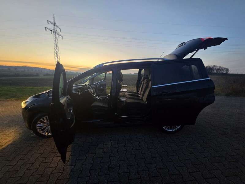 Pantherschwarz metallic Gebraucht 2015 Ford Grand C-Max Titanium Van / Kleinbus | 7.750 € (Etwas zu teuer) - Bild 1/4