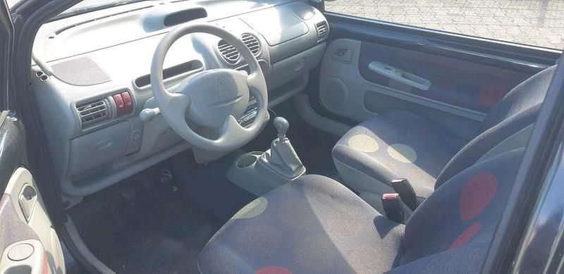 Second-hand Renault Twingo 58 CP (42 kW) 2001 Negru Hatchback