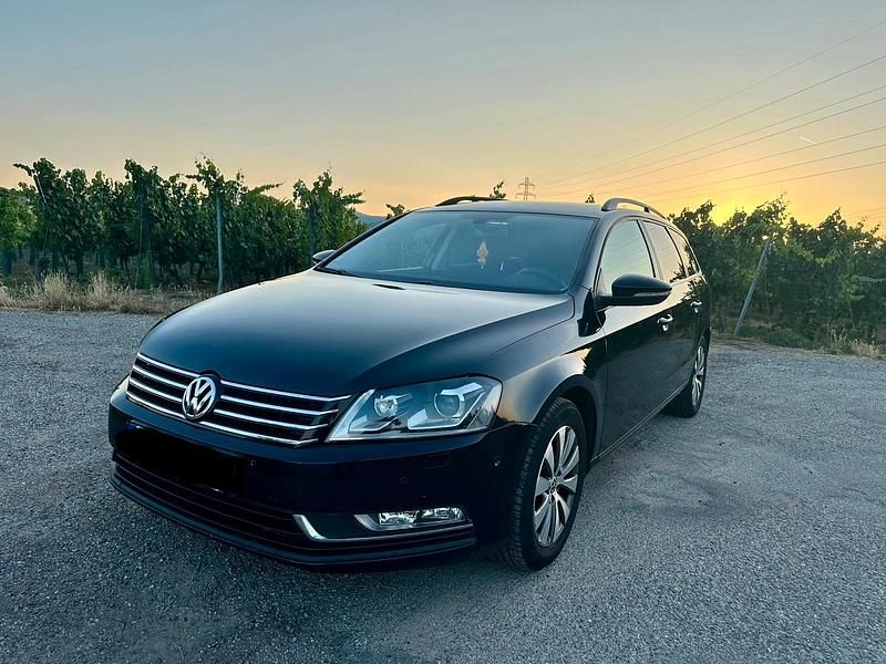 Schwarz Gebraucht 2012 VW Passat Kombi | 7.000 € (Fairer Preis) - Bild 1/4