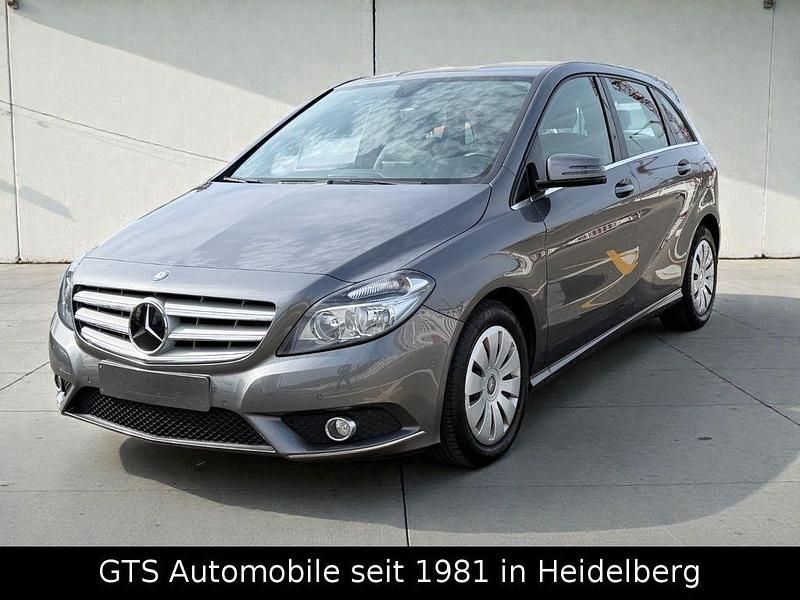 Gebraucht Mercedes B200 156 PS (114 kW) 2012 Grau Van / Kleinbus