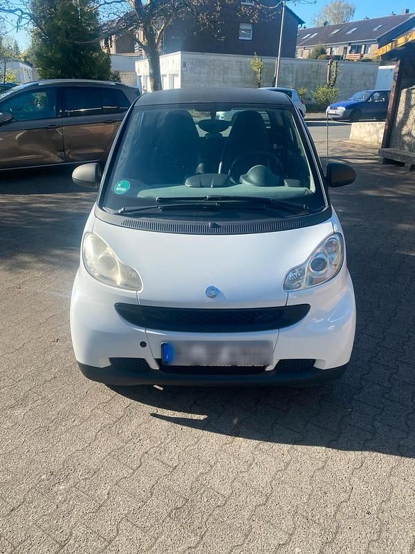 Weiß Gebraucht 2009 Smart ForTwo Coupé Kleinwagen | 2.400 € (Fairer Preis) - Bild 1/4