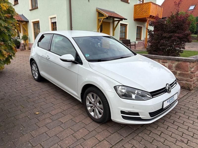 Weiß Gebraucht 2013 VW Golf VII Trendline Limousine | 8.290 € (Fairer Preis) - Bild 1/4
