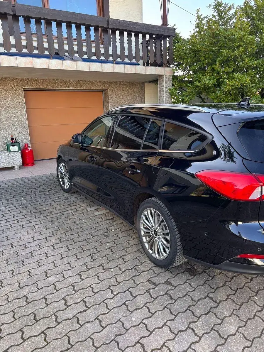 Gebraucht Ford Focus Titanium 120 PS (88 kW) 2019 Schwarz Kombi