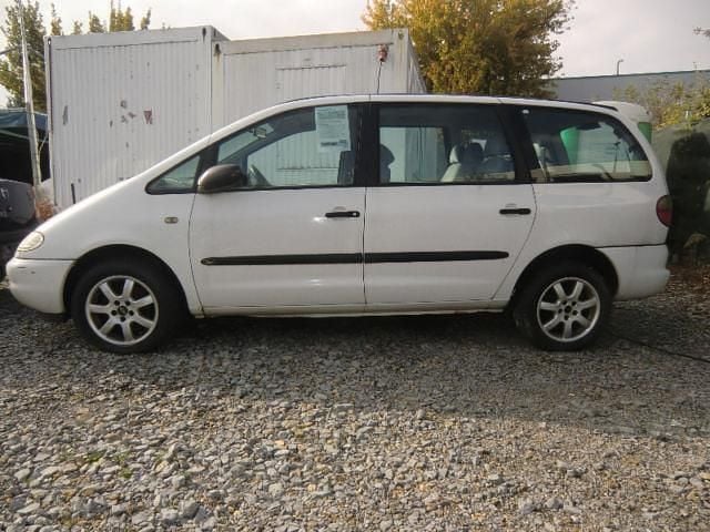 Weiß Gebraucht 1999 Ford Galaxy Ambiente Van / Kleinbus | 999 € - Bild 1/4