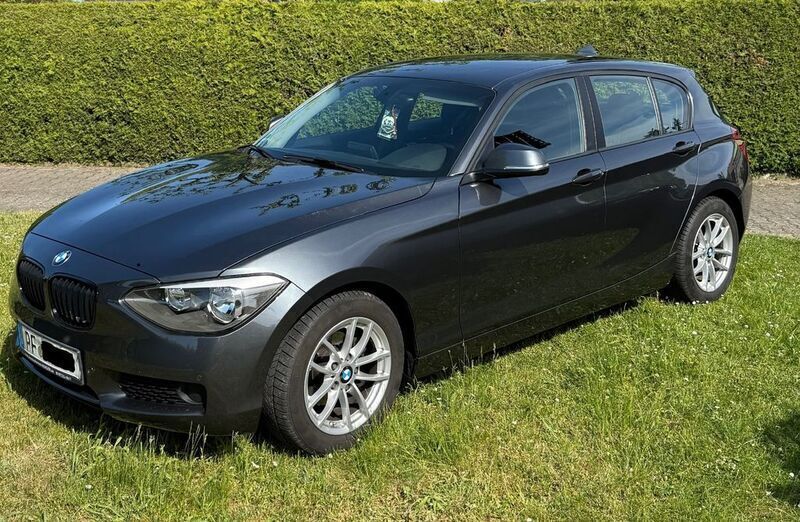 Grau Gebraucht 2014 BMW 116 Efficient Dynamics Kleinwagen | 10.999 € (Fairer Preis) - Bild 1/4