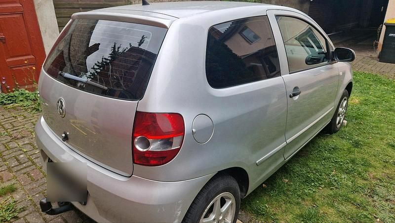 Silber Gebraucht 2009 VW Fox Kleinwagen | 2.200 € (Fairer Preis) - Bild 1/4