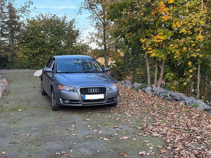 Grau Gebraucht 2006 Audi A4 Limousine | 9.000 € - Bild 1/4