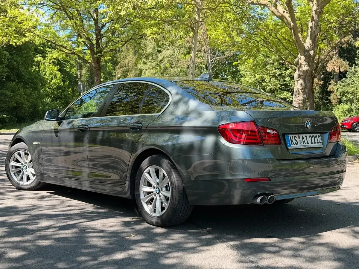 Gebraucht BMW 520 183 PS (134 kW) 2012 Grau Limousine