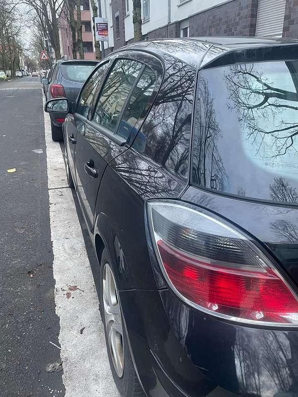 Gebraucht Opel Astra Selection 90 PS (66 kW) 2009 Schwarz Limousine