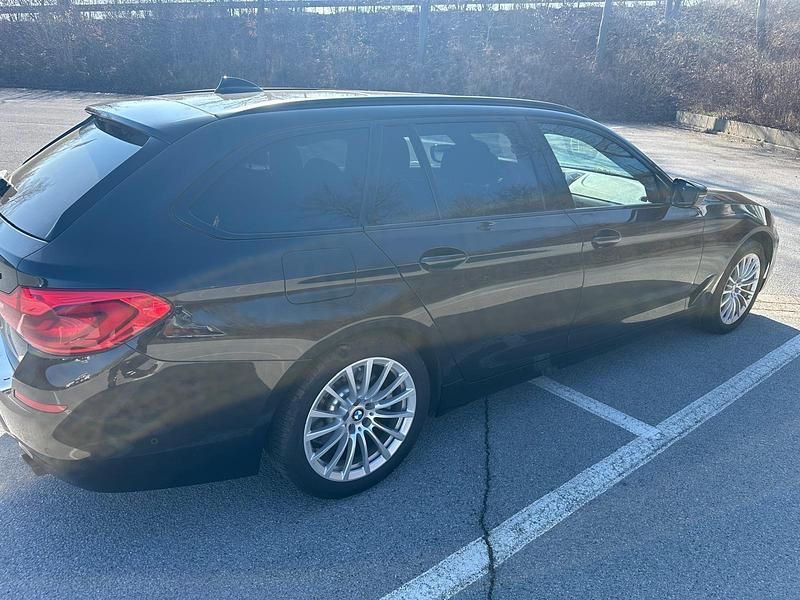 Gebraucht BMW 520 190 PS (139 kW) 2020 Schwarz Kombi