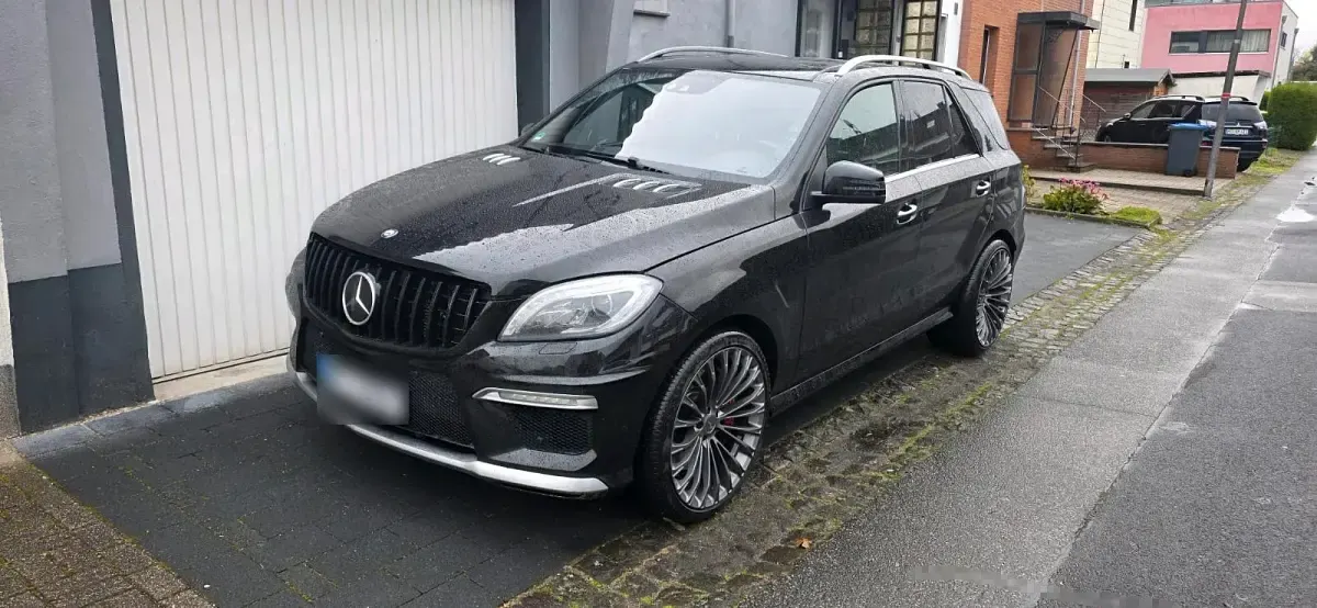 Gebraucht Mercedes ML63 AMG AMG 557 PS (409 kW) 2012 Schwarz SUV