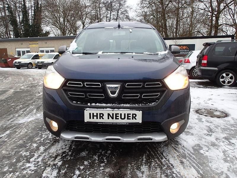 Blau Gebraucht 2020 Dacia Dokker Stepway Van / Kleinbus | 14.999 € (Fairer Preis) - Bild 1/4