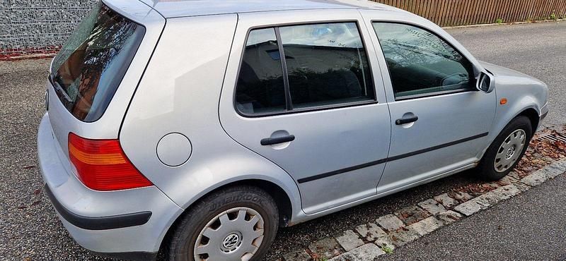 Silber Gebraucht 1999 VW Golf IV Kleinwagen | 1.200 € (Guter Preis) - Bild 1/4