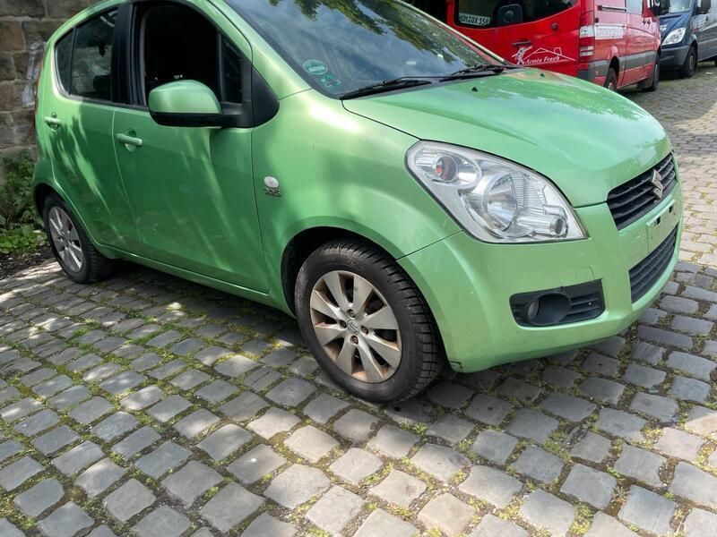 Grün Gebraucht 2009 Suzuki Splash Kleinwagen | 1.300 € - Bild 1/4