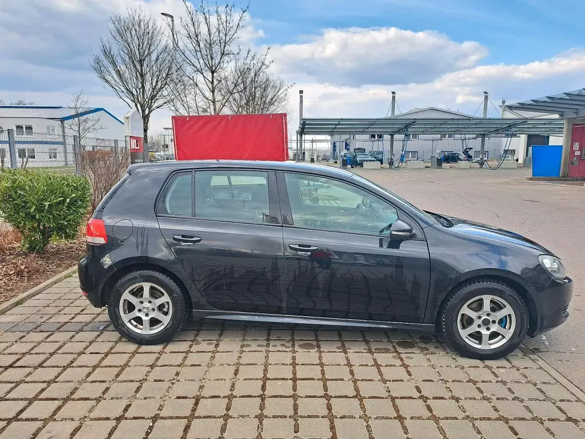 Gebraucht VW Golf VI 105 PS (77 kW) 2010 Schwarz Kleinwagen