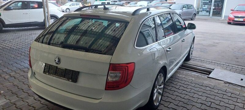 Gebraucht Skoda Superb Best of 160 PS (117 kW) 2015 Weiã?å¸ Kombi