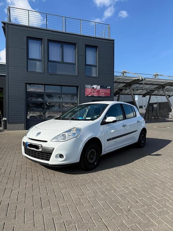 Weiß Gebraucht 2011 Renault Clio II Kleinwagen | 3.300 € - Bild 1/4
