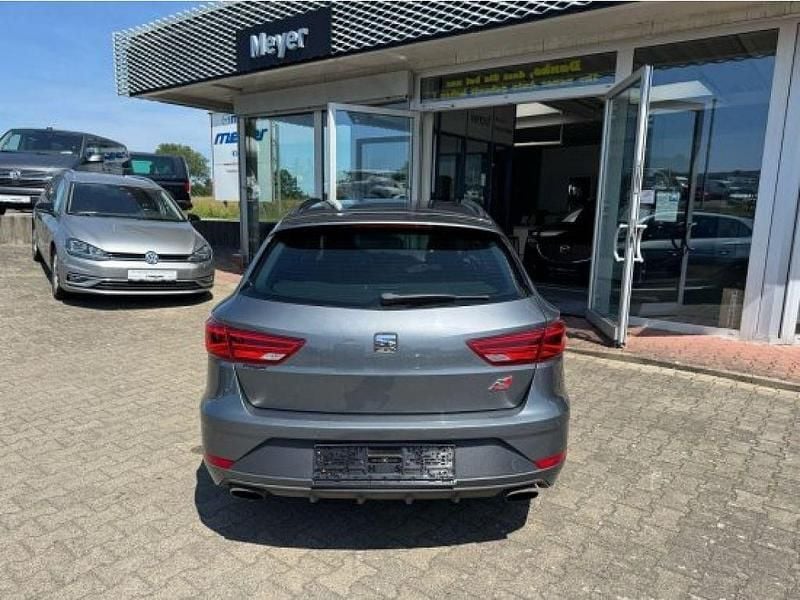 Gebraucht Cupra Leon 300 PS (220 kW) 2018 Pirineos grau metallic Kombi