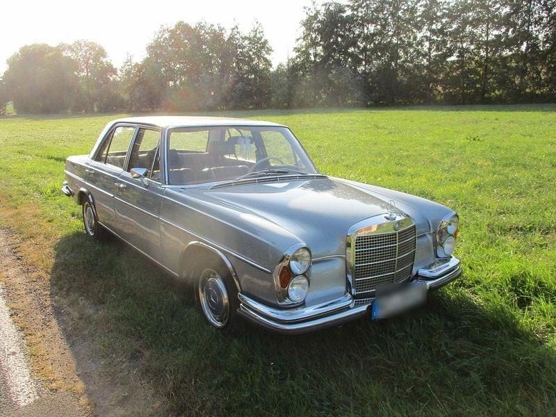 Blau Gebraucht 1971 Mercedes S280 Limousine | 19.000 € - Bild 1/4