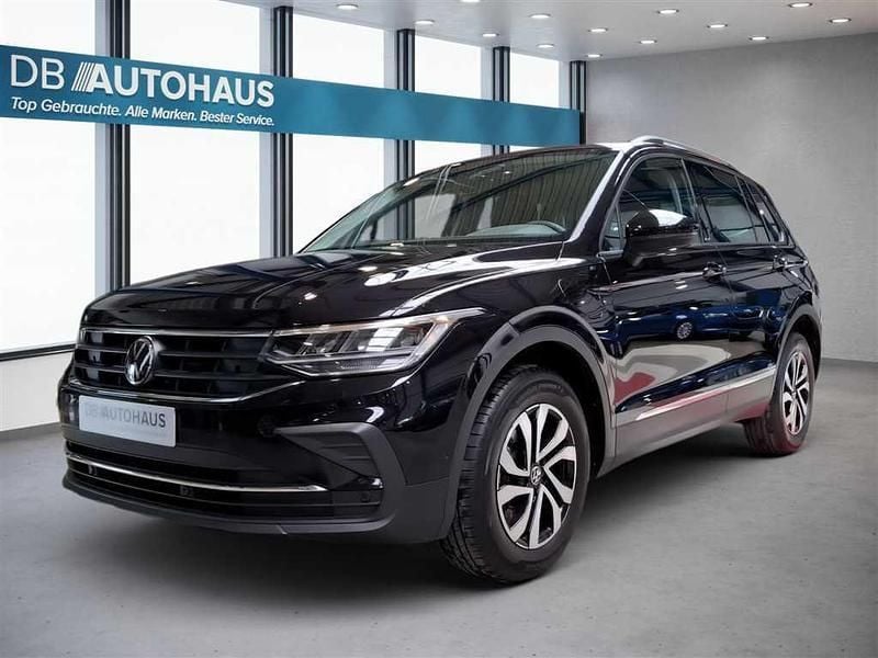Schwarz Gebraucht 2023 VW Tiguan Active SUV | 29.590 € (Guter Preis) - Bild 1/4