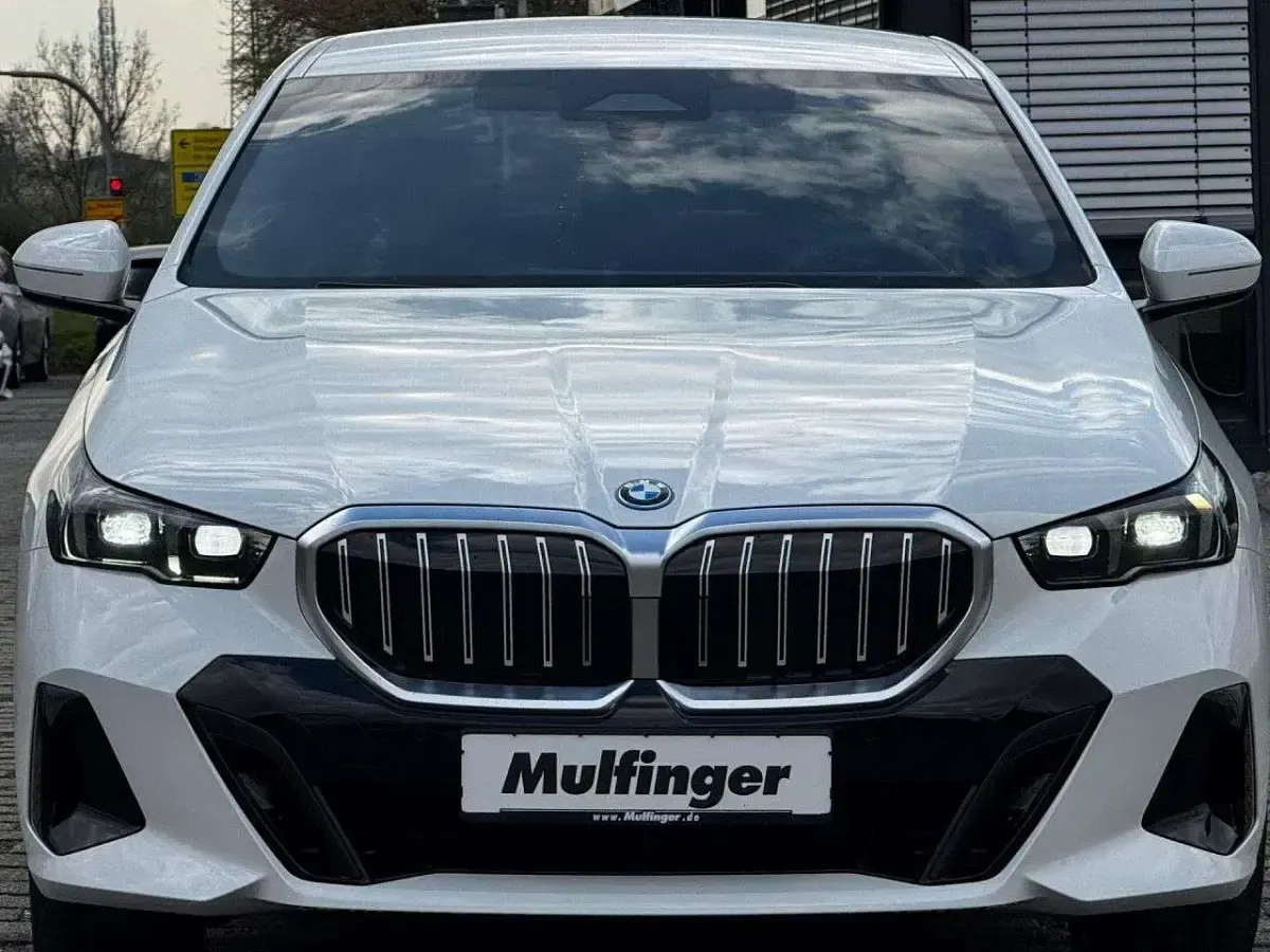 Neu BMW 530e M Sport 190 PS (139 kW) 2026 Alpinweiss Limousine