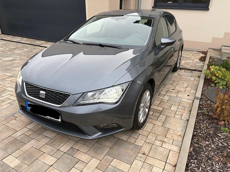 Grau Gebraucht 2013 Seat Leon Style Limousine | 6.900 € (Etwas zu teuer) - Bild 1/4