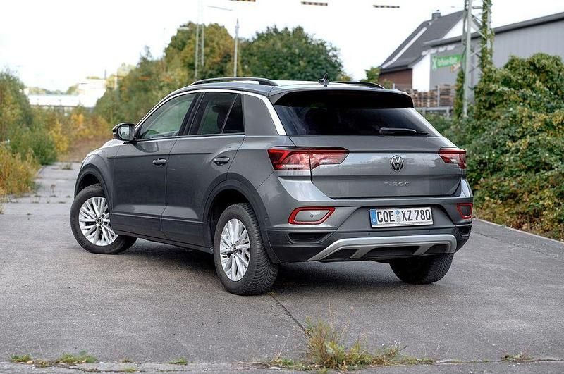 Gebraucht VW T-Roc Life 110 PS (80 kW) 2023 Grau SUV