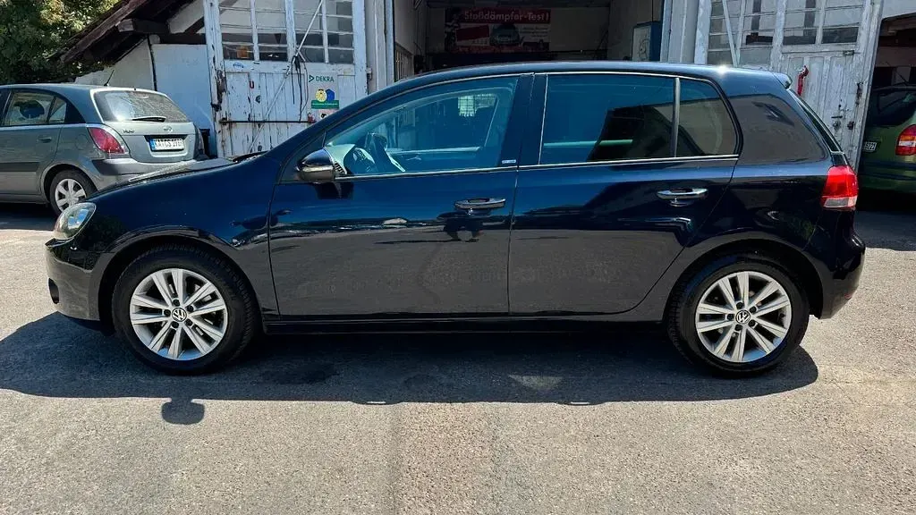 Gebraucht VW Golf VI 86 PS (63 kW) 2011 Moonlight blue perleffekt Kleinwagen