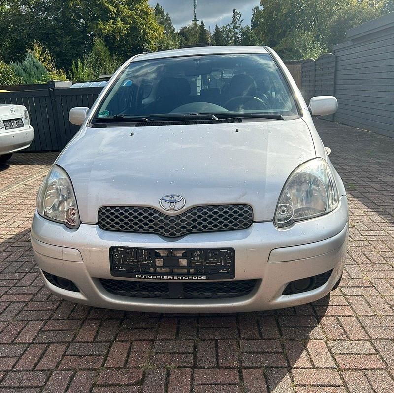 Silber Gebraucht 2005 Toyota Yaris Kleinwagen | 1.500 € (Fairer Preis) - Bild 1/4