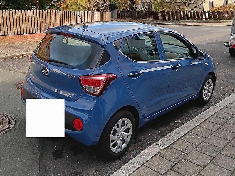 Blau Gebraucht 2017 Hyundai i10 Classic Kleinwagen | 8.200 € (Superpreis) - Bild 1/4