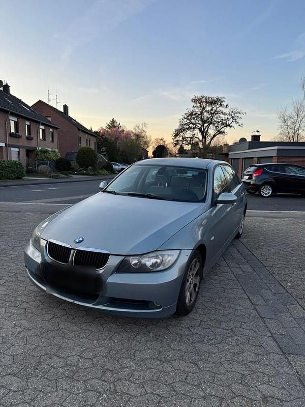 Gebraucht BMW 318 129 PS (94 kW) 2006 Grau Limousine