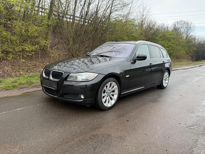 Gebraucht BMW 320 188 PS (138 kW) 2011 Schwarz Kombi