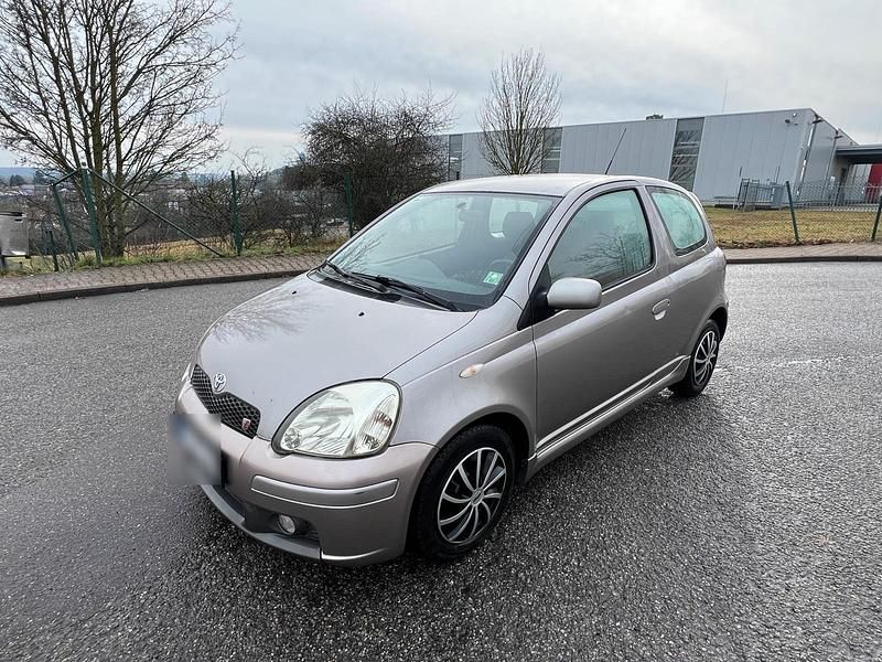 Silber Gebraucht 2003 Toyota Yaris Kleinwagen | 2.000 € (Fairer Preis) - Bild 1/4